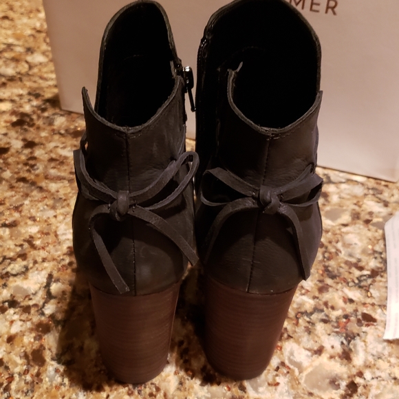 Gibson Latimer Black Booties - Picture 3 of 7